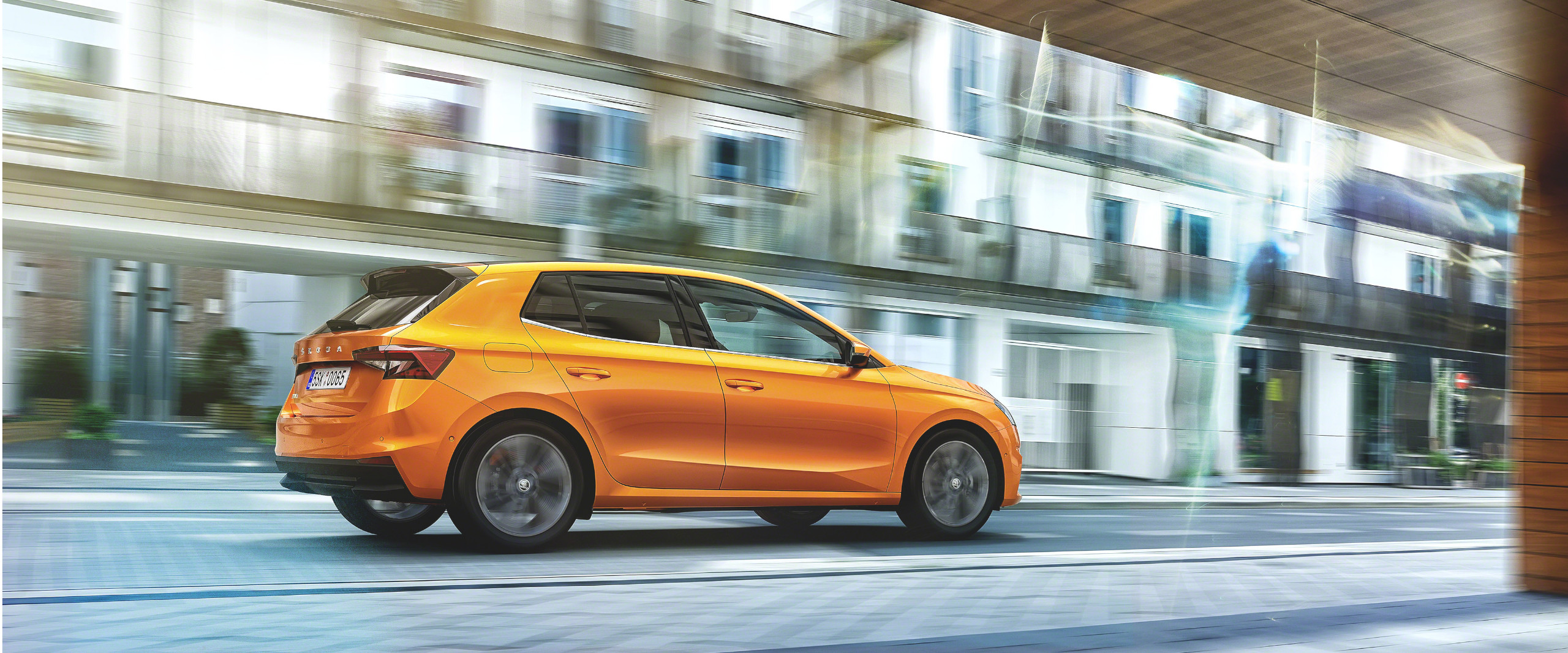 Skoda Fabia orange oranger Skoda Fabia auf der Straße