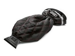 Eiskratzer mit Handschuh