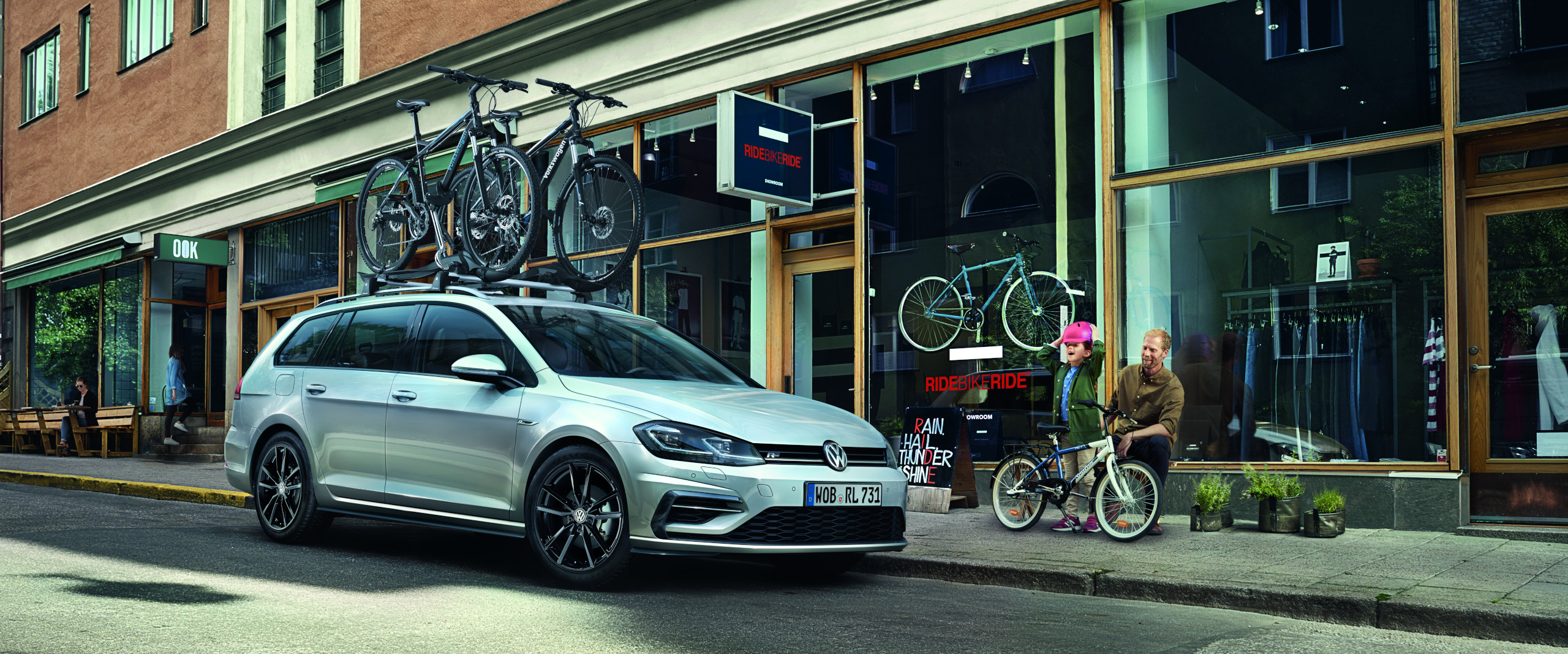 VW Golf 7 Variant Fahrradträger VW Golf 7 Variant mit Dachfahrradträger