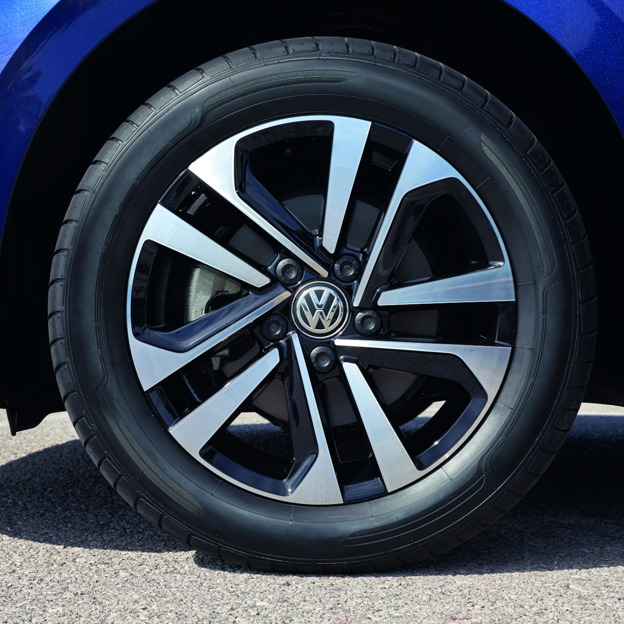 Rad und Felge des VW Golf Sportsvan