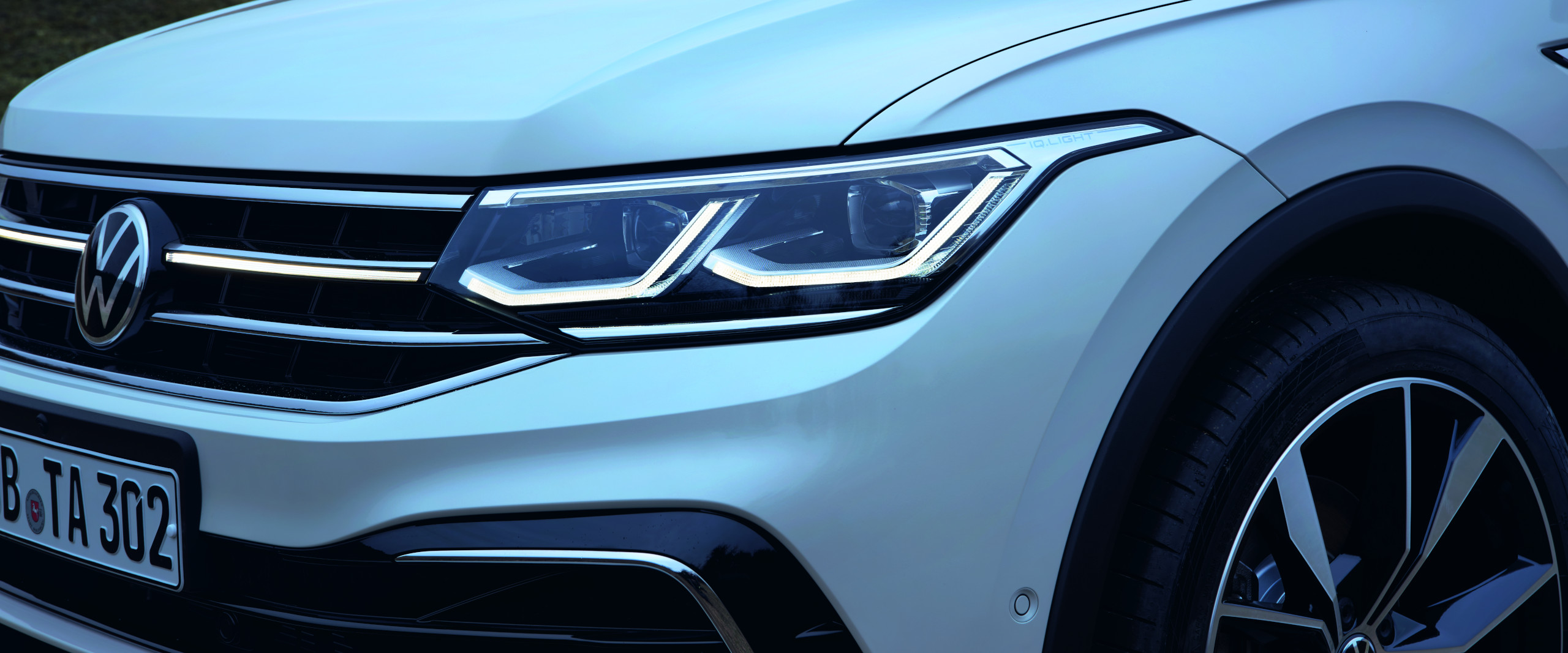 Frontansicht des VW Tiguan Allspace seitliche Frontansicht des Tiguan Allspace