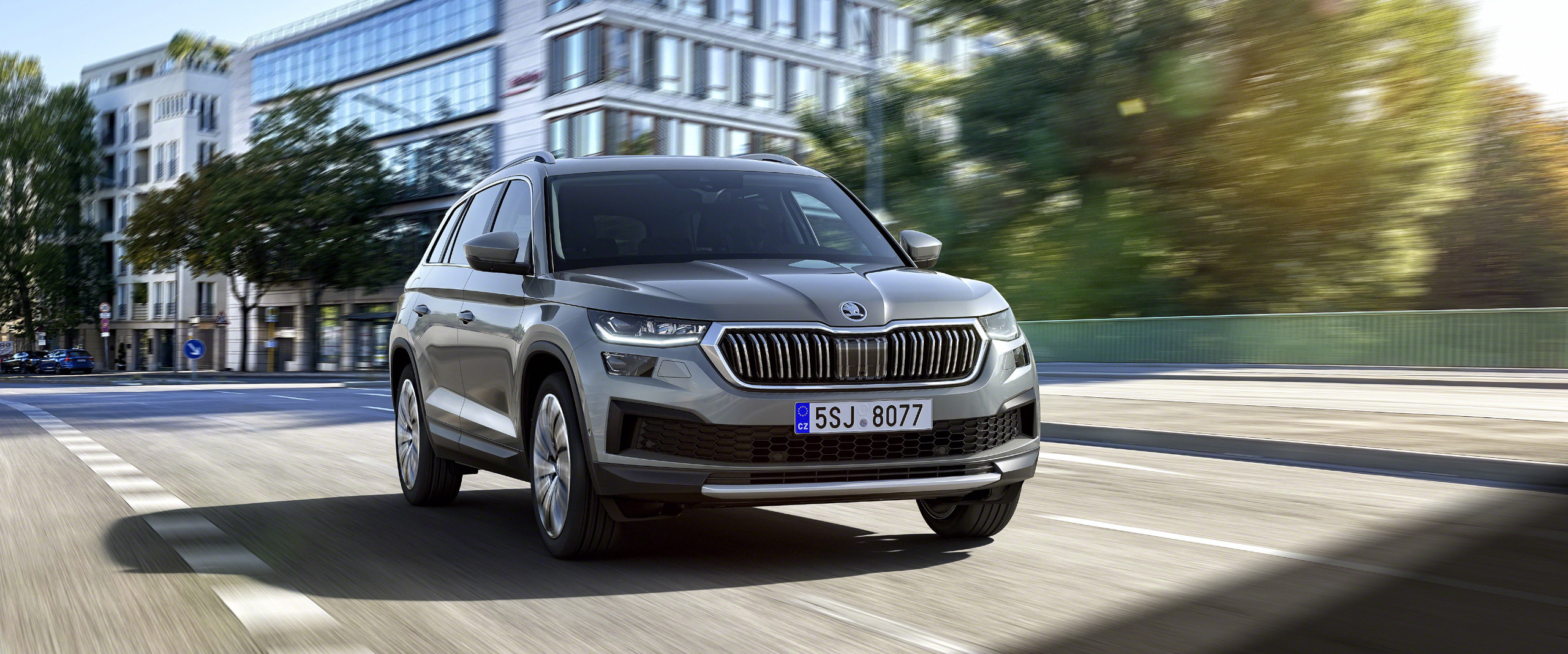 Skoda Kodiaq fahrend der Skoda Kodiaq, fahrend auf der Straße