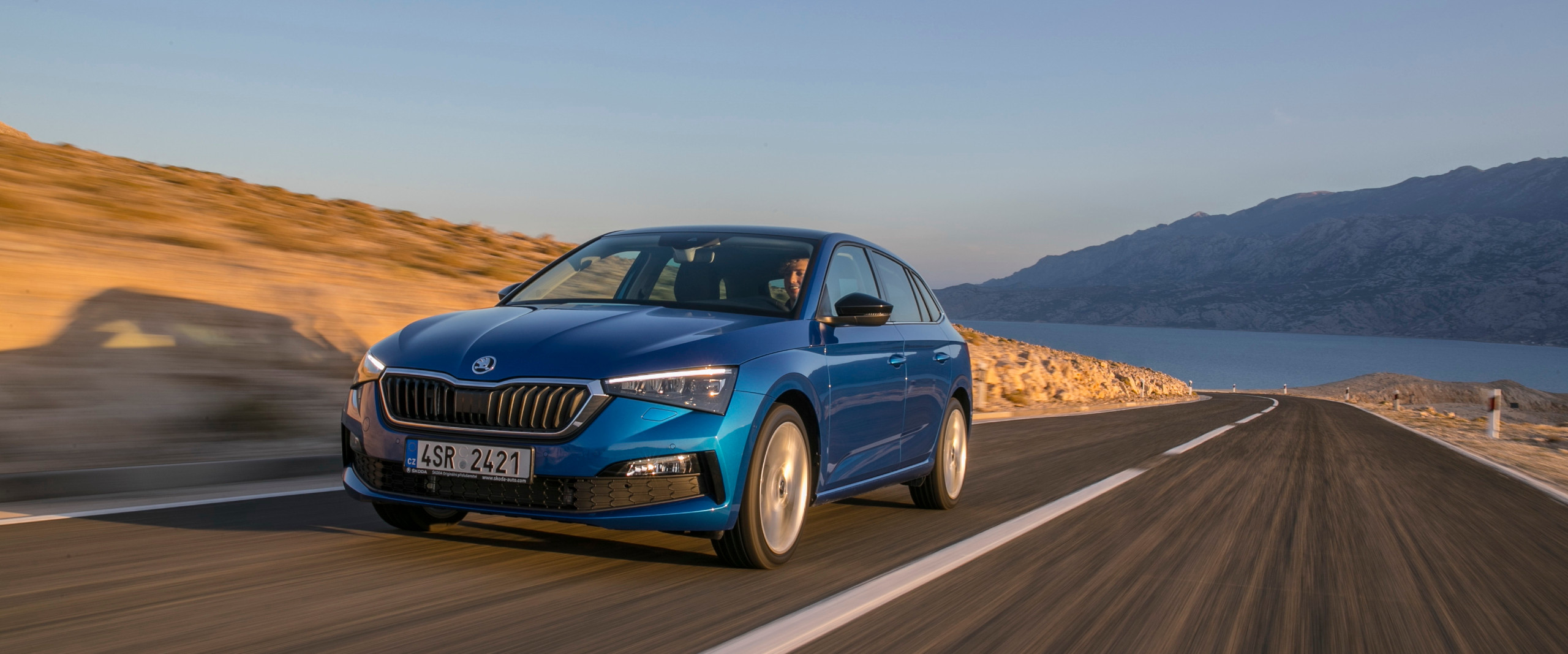 Skoda Scala blau blauer Skoda Scala mit Meerblick