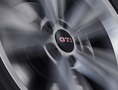 Nabenkappe für LM-Felge dynamisch, mit stehendem Logo im Fahrbetrieb, GTI-Logo